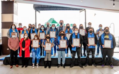 19 vecinos del litoral sur de Iquique completan su educación escolar en Programa de Nivelación de Estudios