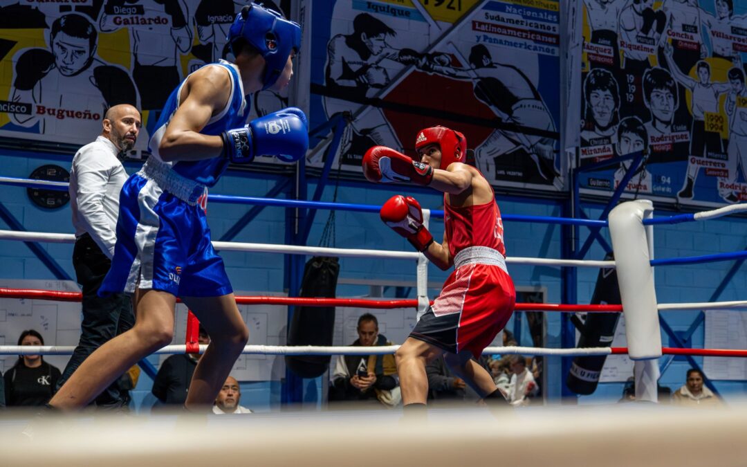 Exponentes del boxeo local y de otras regiones compiten en Estadio Arena Cavancha