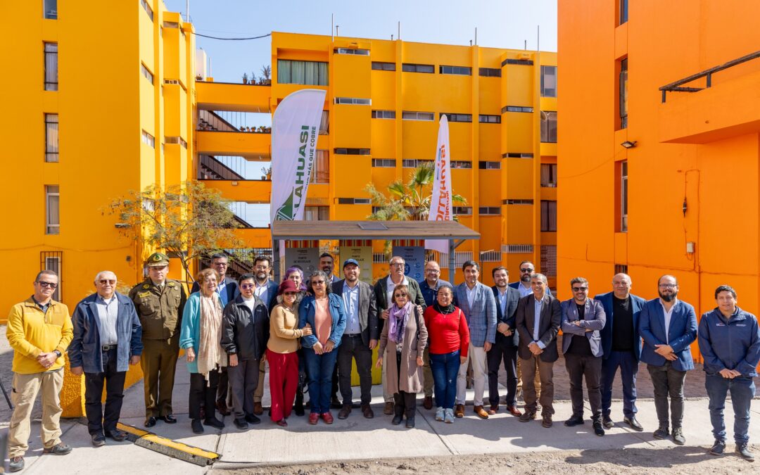 Programa “Cuidemos Tarapacá” de Collahuasi entrega obras de renovación de 19 edificios y murales a vecinos de Barrio El Morro